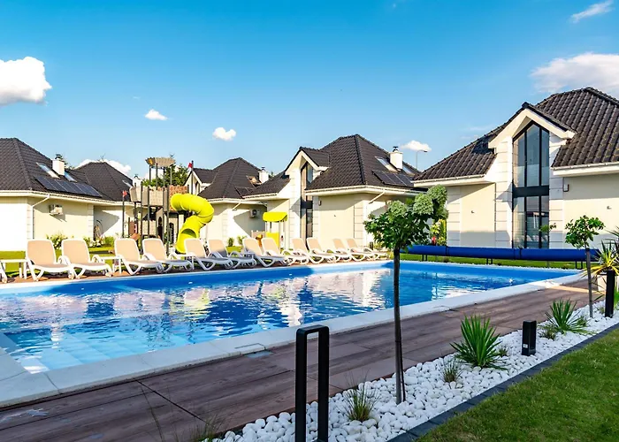 Family Resort Ustka - Domki Dwupoziomowe Z Basenem